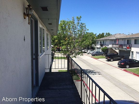 3rd image of 258 Tradewinds Ct APT 4