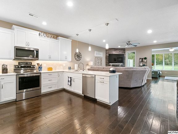4th image of 521 River Bend Ct