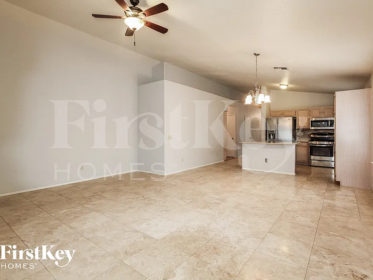 8420 W Wethersfield Rd — Photo 8