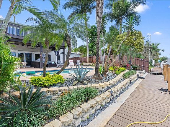 2nd image of 2472 Bimini Ln