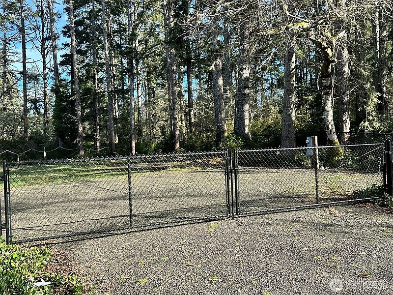 3rd image of 864 Hassalo Avenue SE