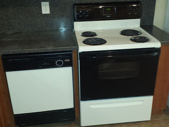 4th image of 2931 SE 13th Ave Unit 102