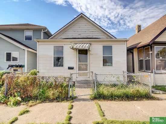 3113 R St, Omaha, NE 68107