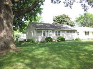 437 32nd St SE, Cedar Rapids, IA 52403
