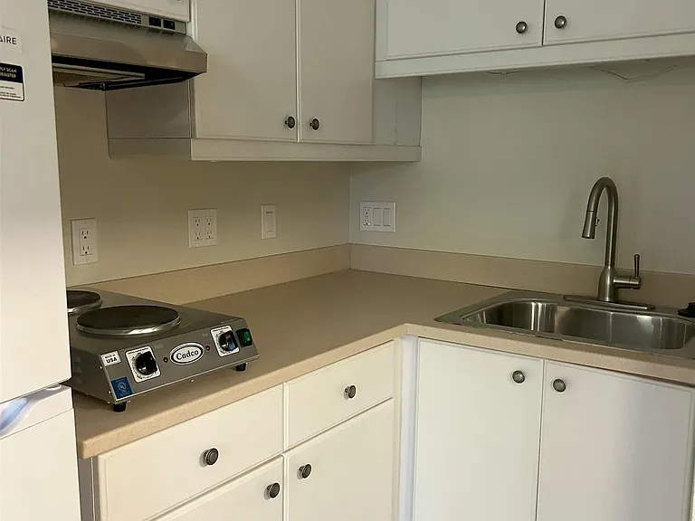 225 Melrose Ave #1 — Photo 9