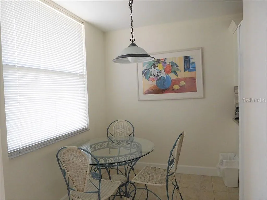 2 bed, 2.0 bath, 1238 sqft, $5,700 — Photo 4