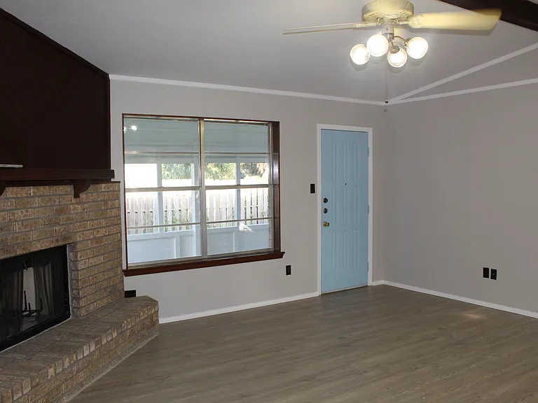1414 N Live Oak St — Photo 23