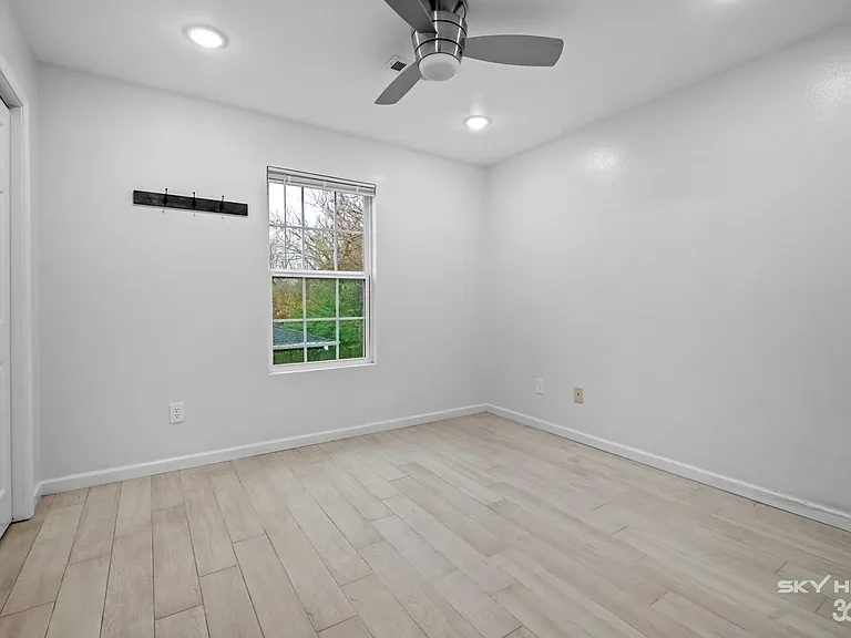 731 S Erika Ave — Photo 22