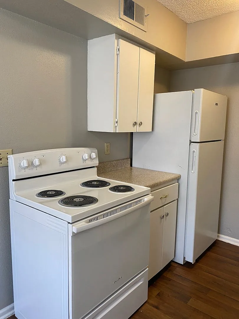 TEXANA APARTMENTS — Photo 2