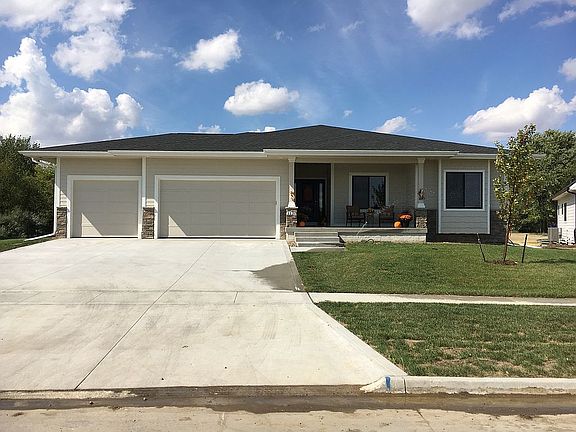 3rd image of 1130 Cardinal Dr