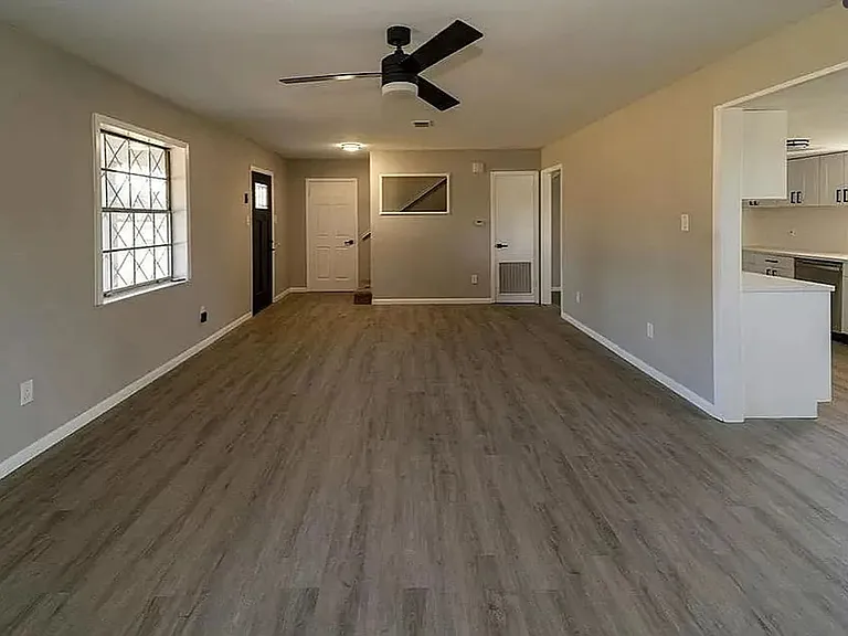 2712 Seattle Ave — Photo 6
