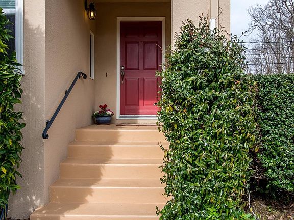 3rd image of 717 Acacia Dr