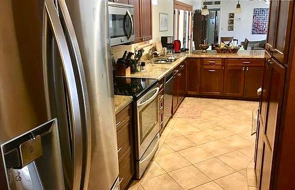 3rd image of 325 E La Diosa Dr