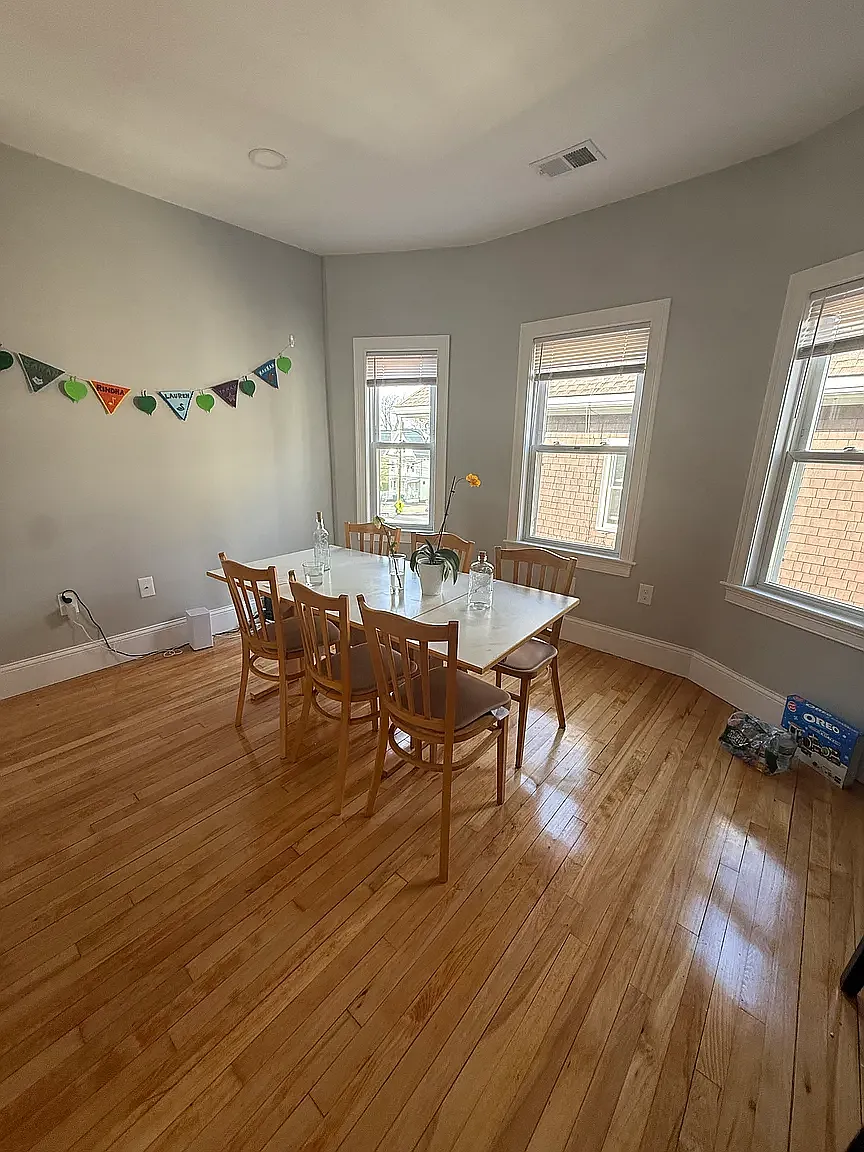 6 bed, 9999 sqft, $9,000 — Photo 3
