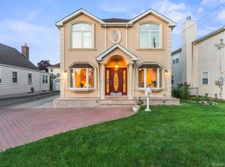 20 Heywood Street, New Hyde Park, NY 11040