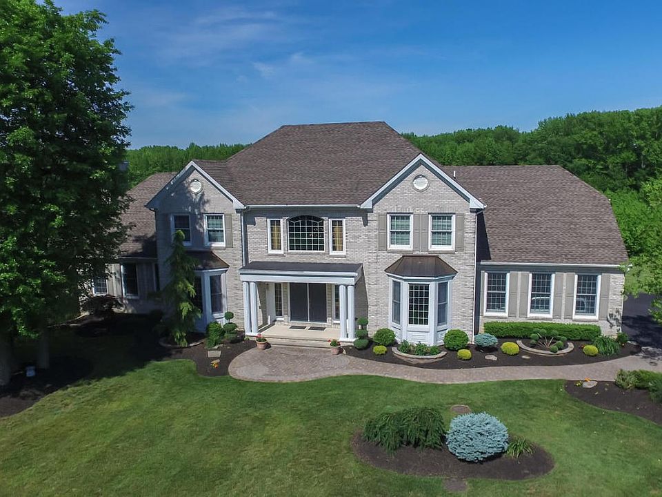 11 Risa Benjamin Way Freehold-large-109-