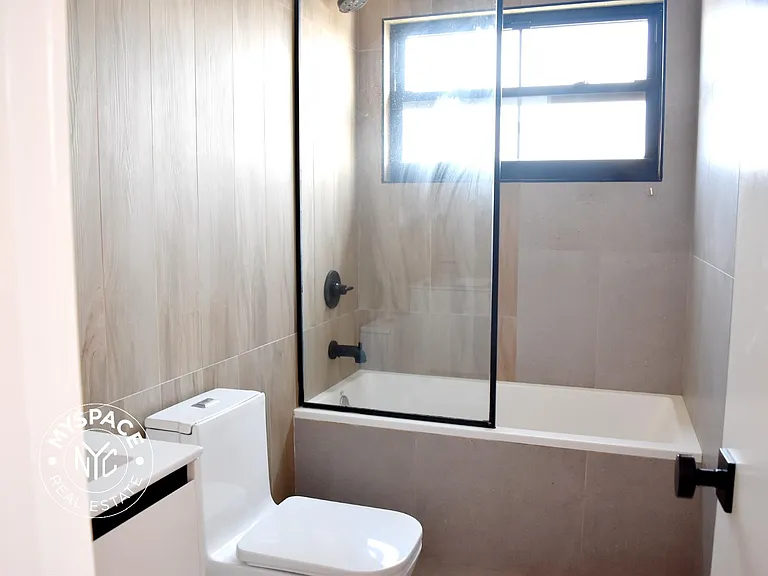 1520 Saint Johns Pl #5 — Photo 8
