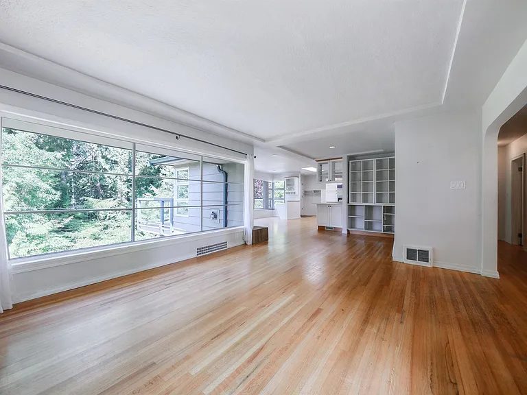 3775 Emerald Dr — Photo 9