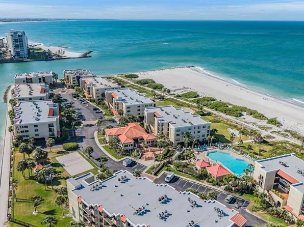 7435 Bayshore Dr APT 303, Treasure Island, FL 33706