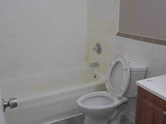 3rd image of 4240 N Vinewood Ave