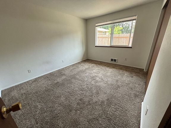 4th image of 8472 Chinook Way NE