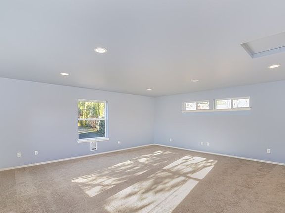 3rd image of 4717 Parkhurst Dr