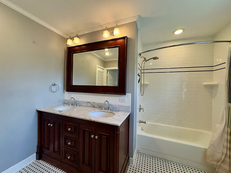 115 E Northern Pkwy — Photo 45