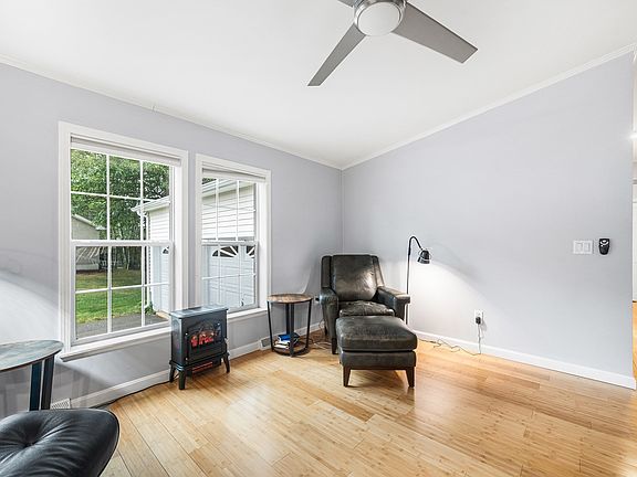 5th image of 7012 Oak Point Dr