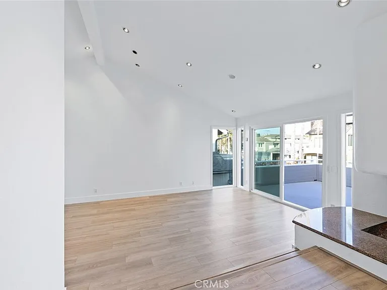 411 Goldenrod Ave #B — Photo 14