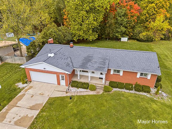 4th image of 3547 Lake Dr SE