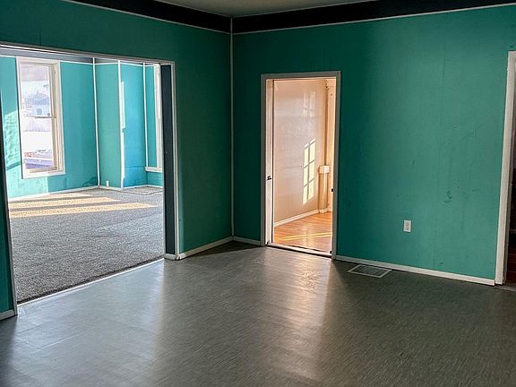 5th image of 403 W 3rd St