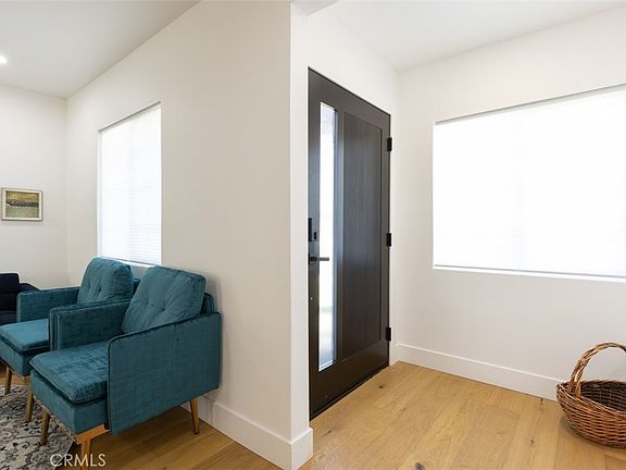 3rd image of 6036 Lindley Ave