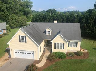 25 Chippendale Ct, Mills River, NC 28759