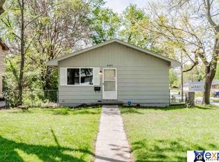 6023 Park Lane Dr, Omaha, NE 68104