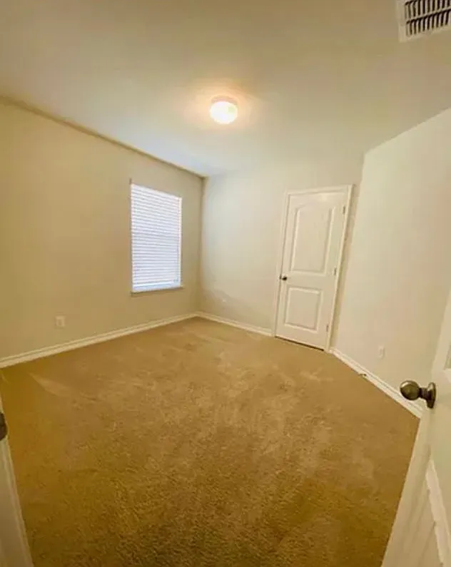 4 bed, 2.0 bath, 1702 sqft, $1,895 — Photo 2