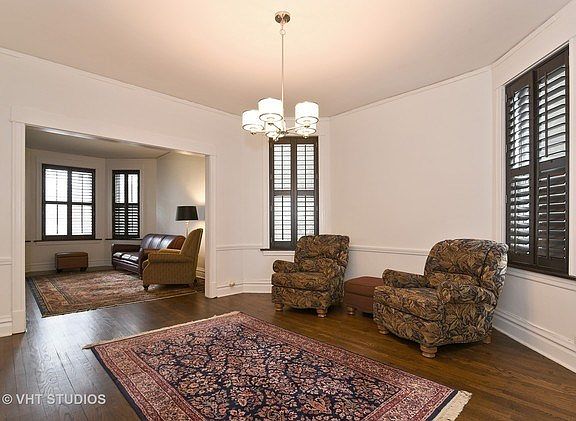 2nd image of 3854 N Hoyne Ave #1