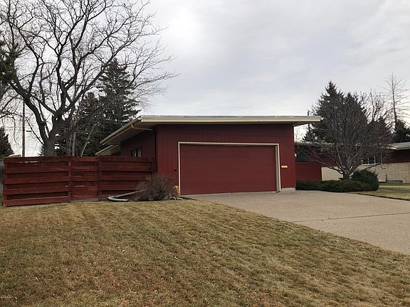 3rd image of 2221 Cherry Dr