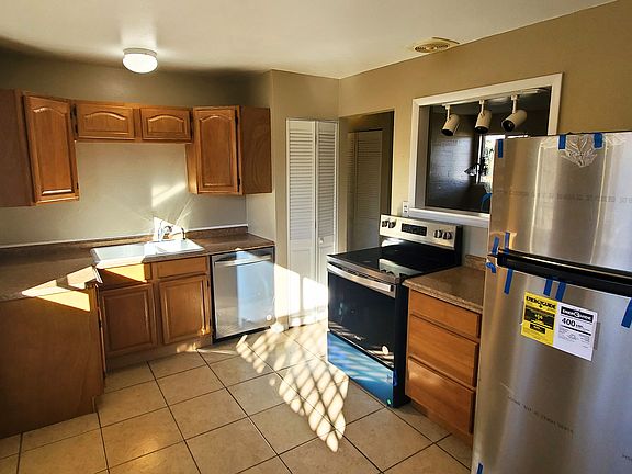 Main kitchen with brand new appliances (still in the protective plastic!)