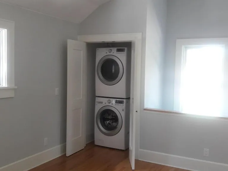 105 14th Ave NE #1 — Photo 8