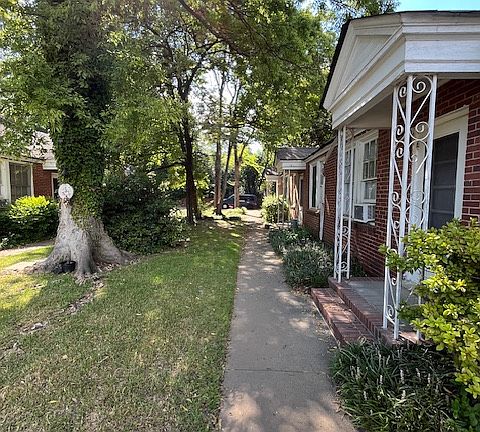 2nd image of 113 Buckingham Pl #113