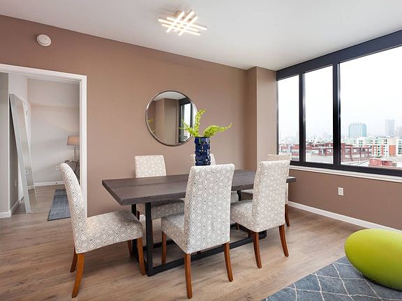5th image of 250 King St Unit 702