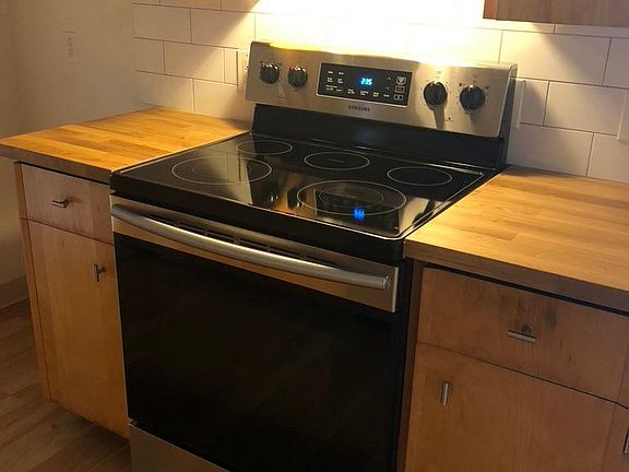 4th image of 713 Collyer St APT B
