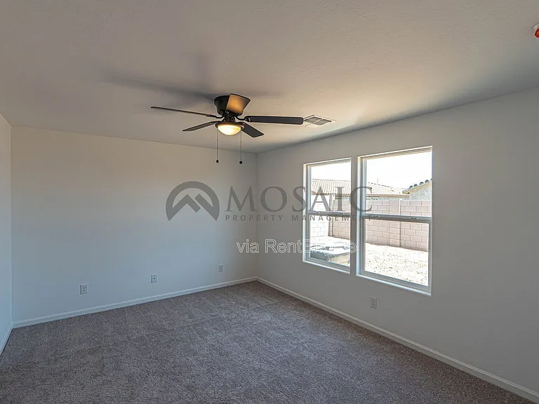 1445 E Jaycie Dr — Photo 6