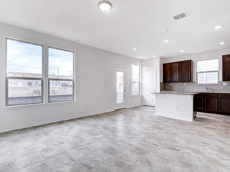4955 Usaa Blvd — Photo 7