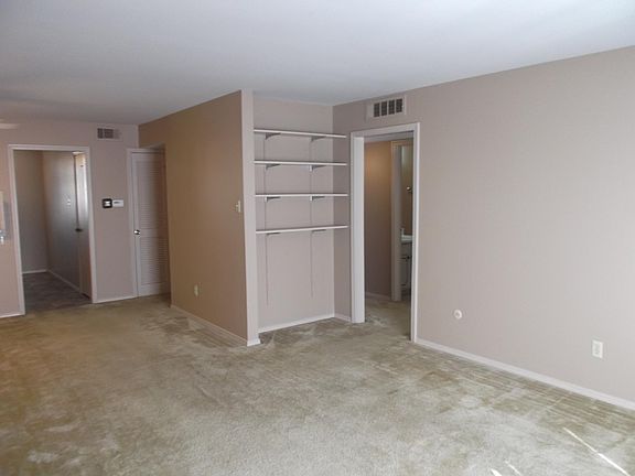 4th image of 1601 N Bryant St
