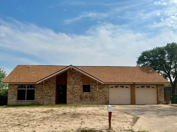 110 King Johns Pl, Del Rio, TX 78840