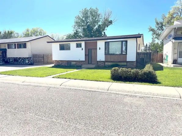 53 W Collins Cres SE, Medicine Hat, AB T1B 1T7
