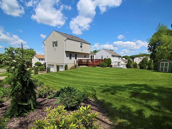 2nd image of 121 Bayberry Ln