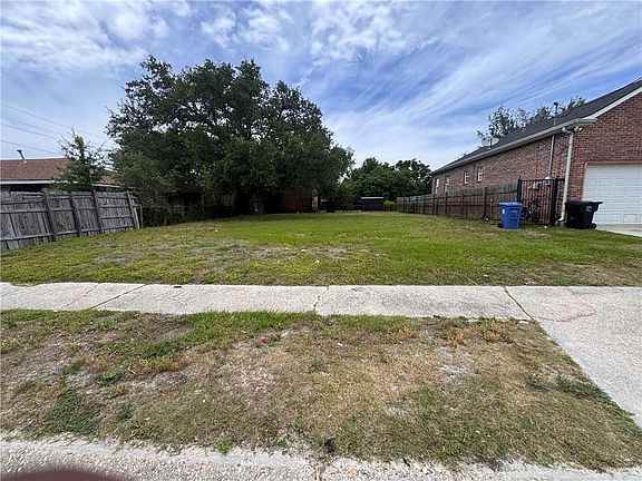 5th image of 4611 Mithra St