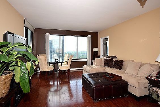 3rd image of 3481 Lakeside Dr NE